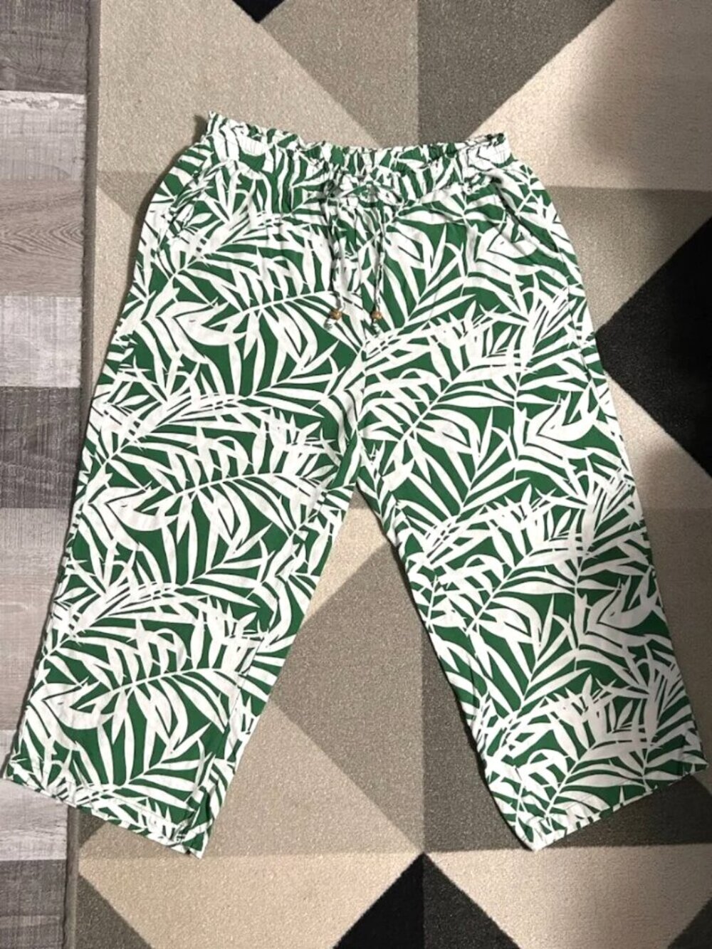 Jane and Delancey Green/White Tropical Palm Print Wide Leg Capris Women's Size L